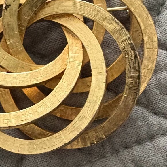 Vintage Gold Tone Swirl Brooch Abstract Interlocking Circles 2” Mid Century EUC - Picture 5 of 6